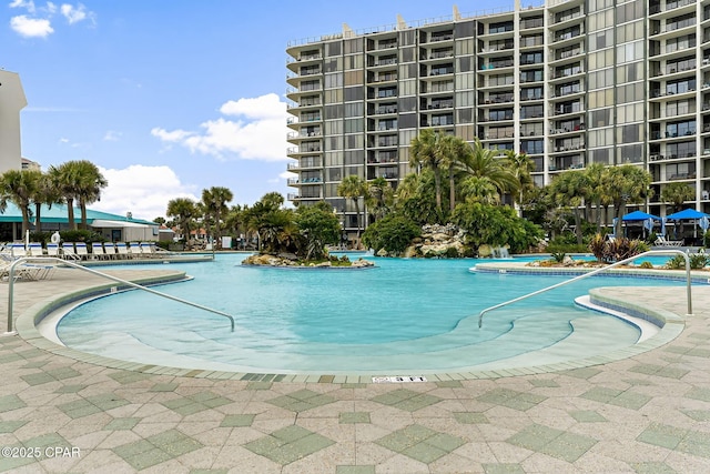 view of swimming pool