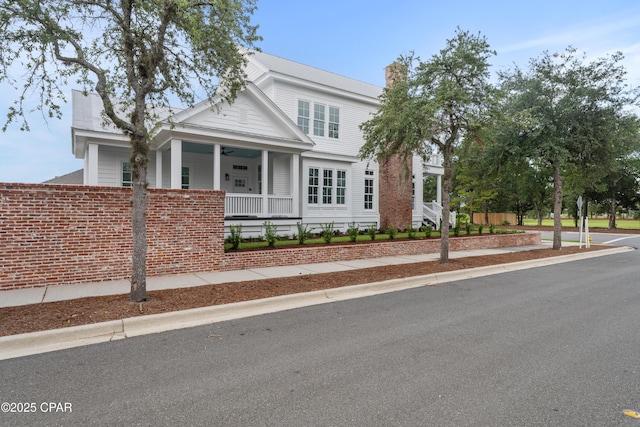 view of front of property featuring a porch