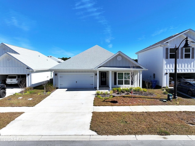 view of front facade featuring a garage