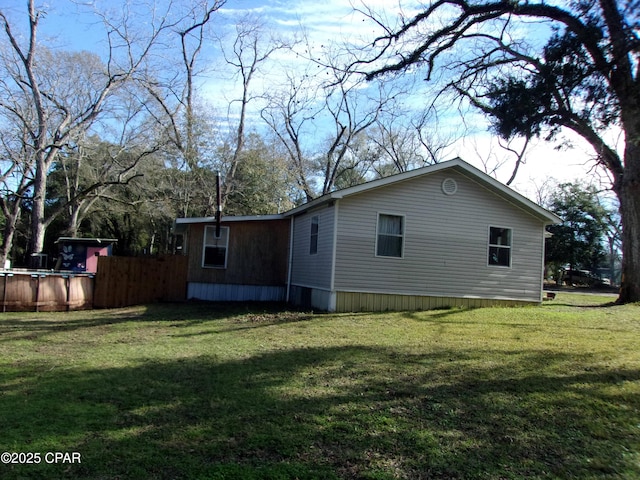 view of side of property featuring a lawn