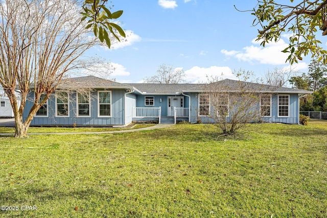 ranch-style home featuring a front lawn and a porch