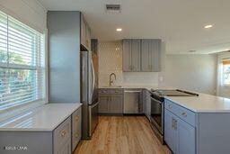 kitchen featuring light hardwood / wood-style floors, sink, a wealth of natural light, and stainless steel appliances