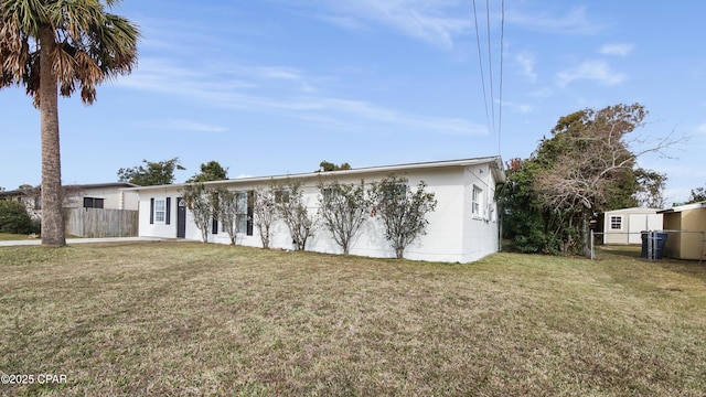 view of front of home with a front yard