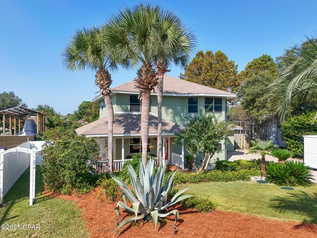 view of front of house featuring a front yard