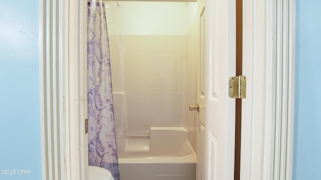 bathroom with shower / tub combo