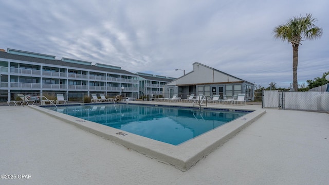 view of swimming pool