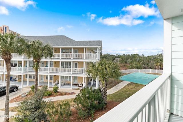 balcony featuring basketball hoop