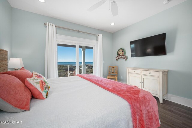 bedroom with dark wood finished floors, recessed lighting, a ceiling fan, access to outside, and baseboards