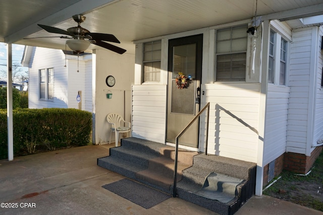 doorway to property with ceiling fan