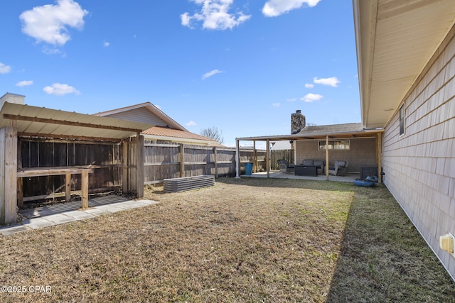 view of yard featuring an outdoor hangout area and a patio area