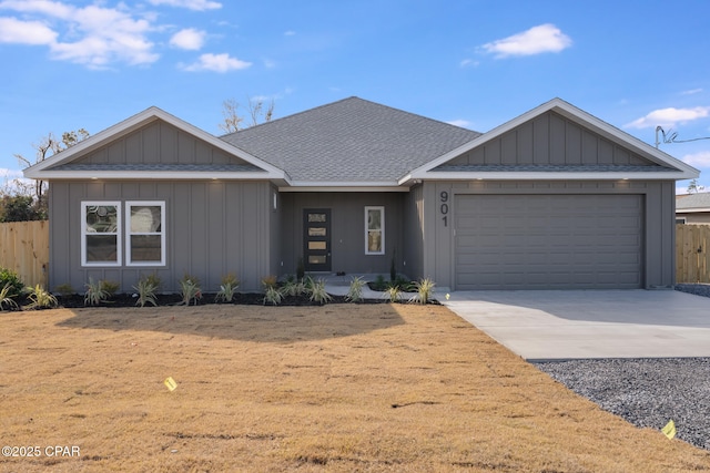 view of front facade featuring a garage