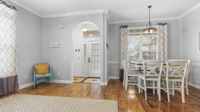 washroom featuring light tile patterned floors, cabinets, washer and dryer, and a textured ceiling