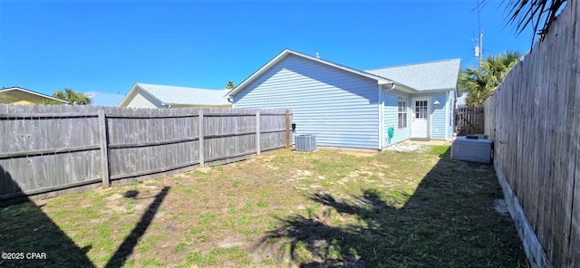 view of yard featuring a fenced backyard