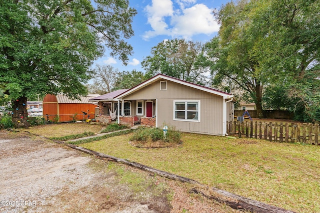 ranch-style house with covered porch and a front yard