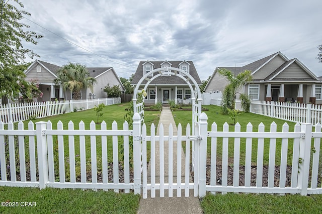 view of front facade featuring a front yard