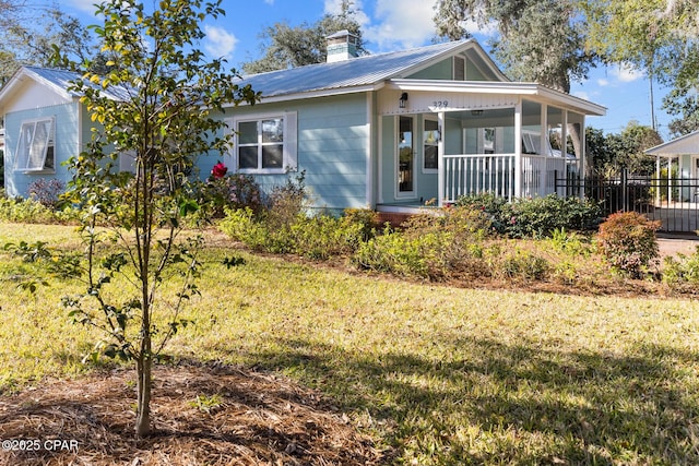 view of front facade with covered porch and a front yard