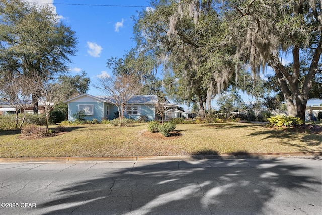 ranch-style home with a front yard