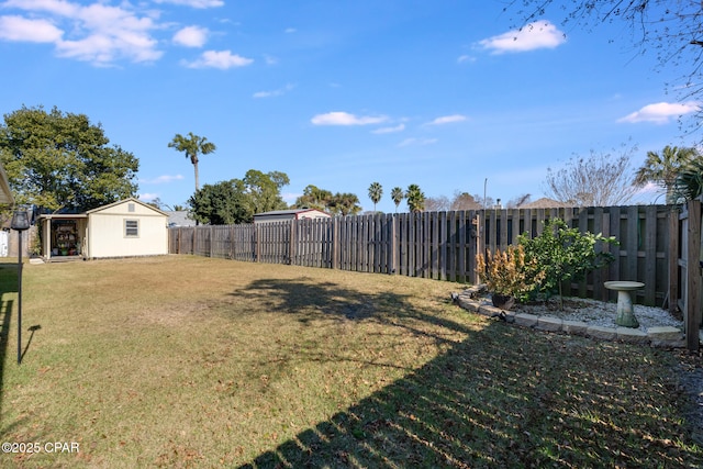 view of yard with an outdoor structure