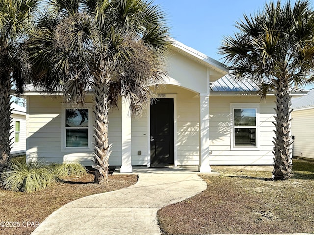 view of front of property