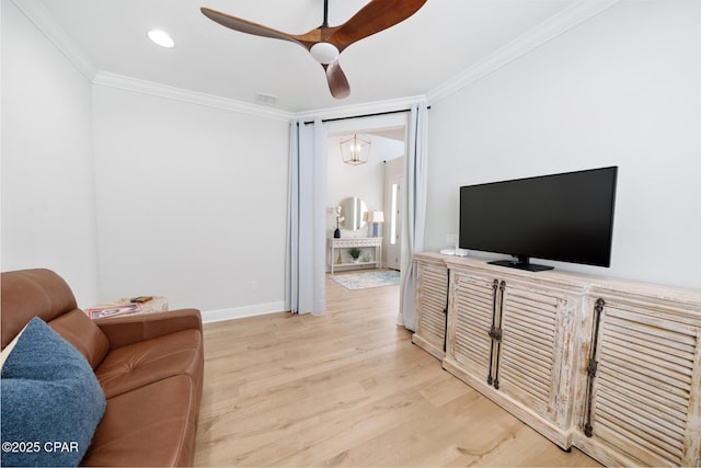 living room featuring crown molding, ceiling fan, and light hardwood / wood-style flooring