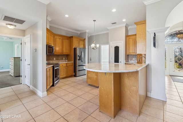 kitchen with appliances with stainless steel finishes, a breakfast bar, tasteful backsplash, a notable chandelier, and kitchen peninsula