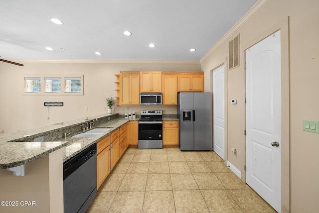 kitchen with stainless steel appliances, kitchen peninsula, sink, and a breakfast bar area