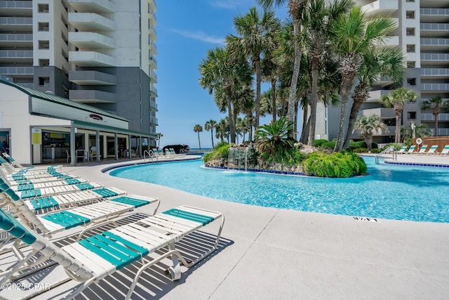 view of swimming pool