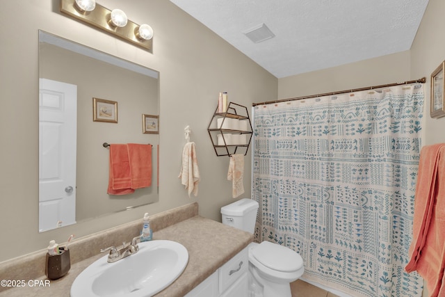 bathroom with a shower with curtain, vanity, toilet, and a textured ceiling