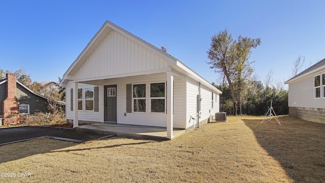 view of front facade with central AC unit and a front yard