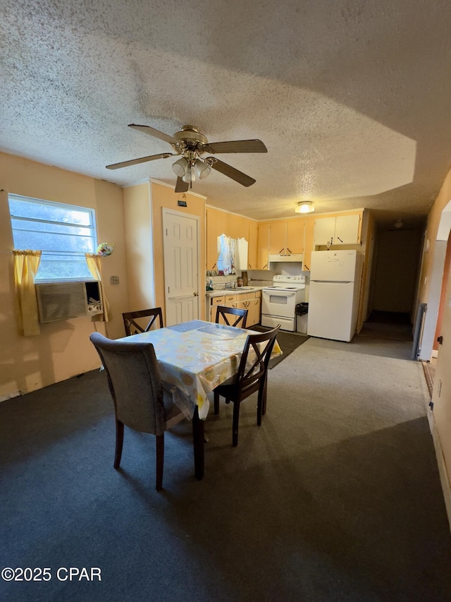 dining space featuring ceiling fan, carpet flooring, and a textured ceiling