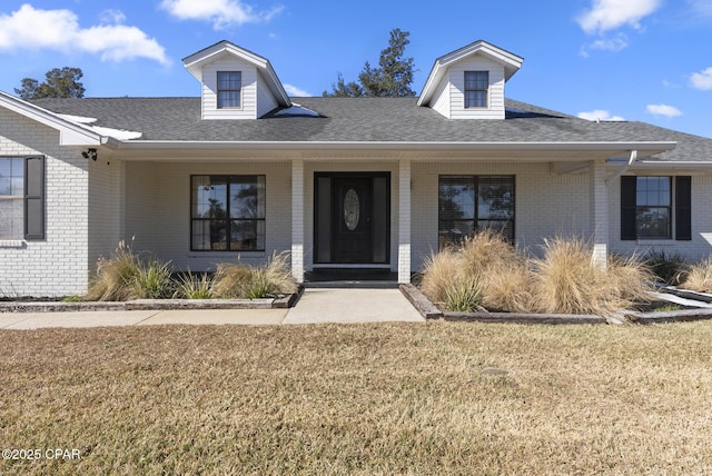 view of front of house featuring a porch and a front yard