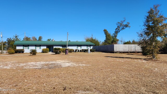 exterior space featuring a front yard