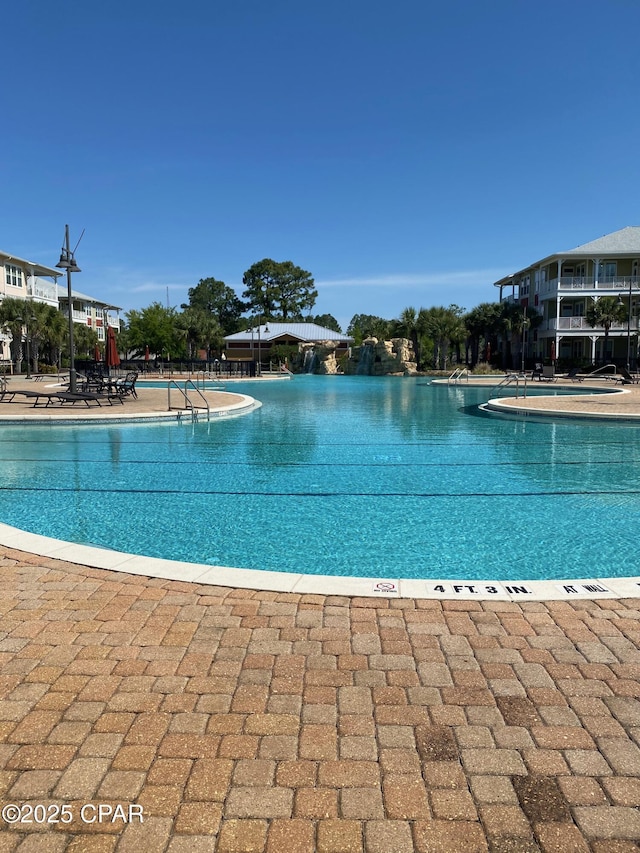 view of swimming pool