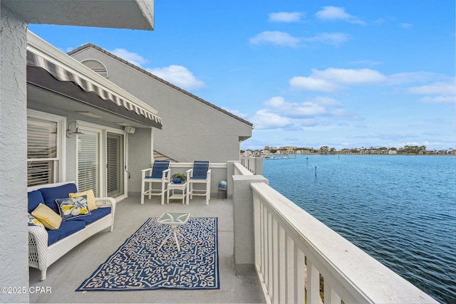 balcony featuring an outdoor hangout area and a water view