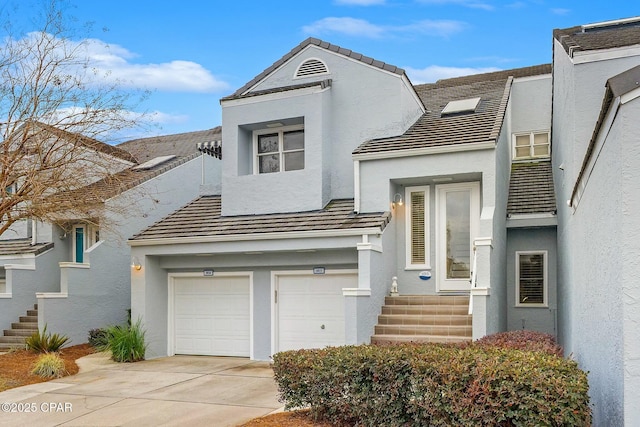 view of front facade featuring a garage