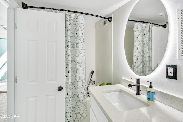 bathroom featuring a shower with curtain and vanity