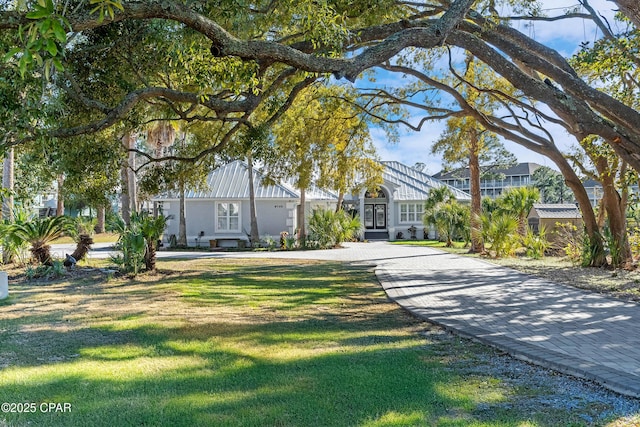 view of home's community featuring a yard