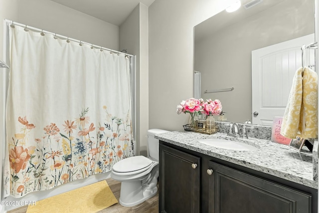 full bath featuring toilet, curtained shower, vanity, and visible vents