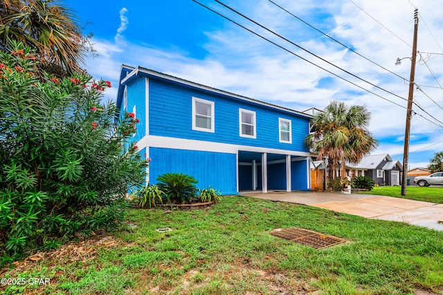 view of front of house with a front yard and a carport