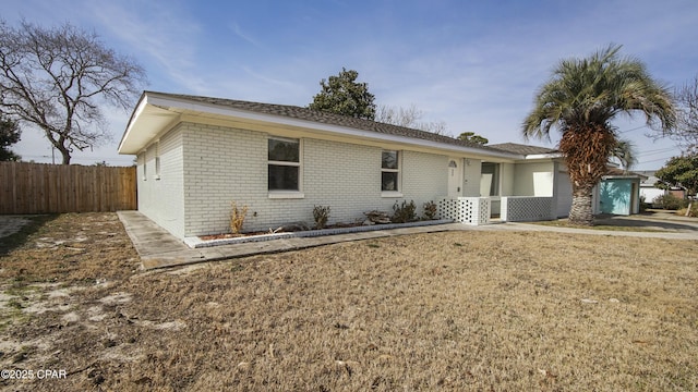 ranch-style home featuring a front yard