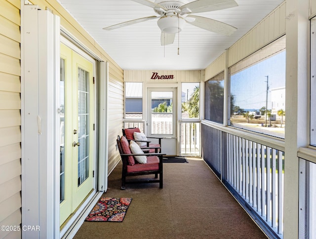 sunroom featuring ceiling fan