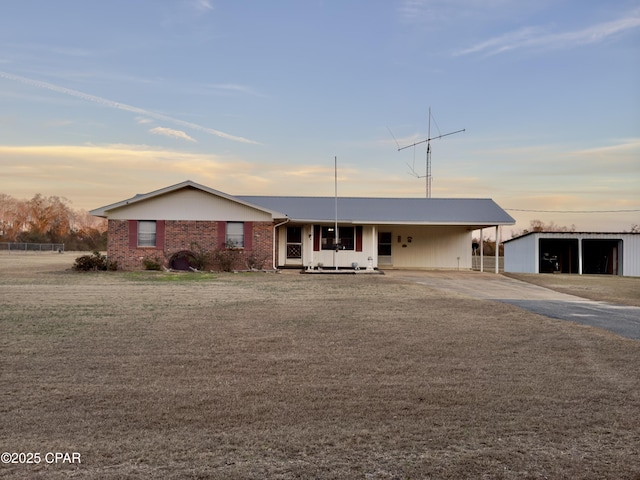 single story home with covered porch