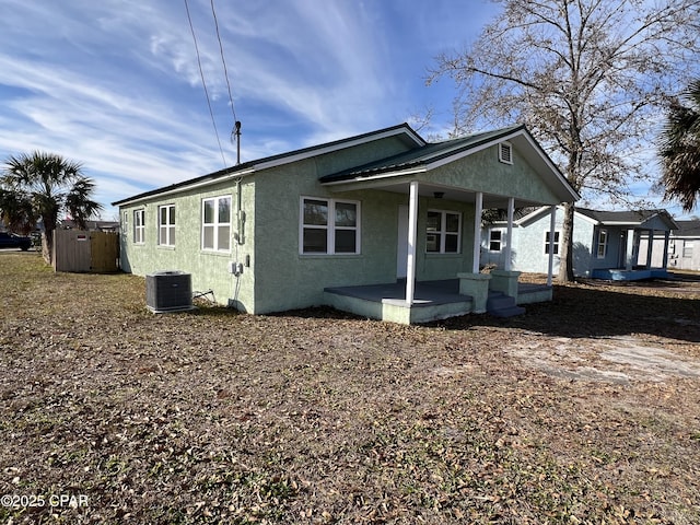 view of front facade featuring central AC and covered porch