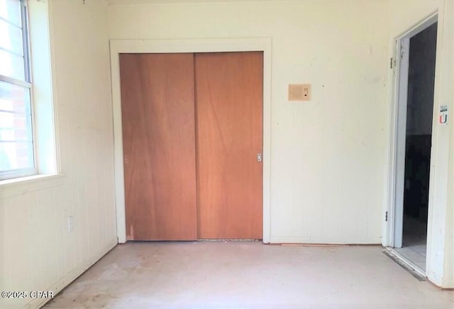 unfurnished bedroom featuring a closet