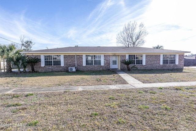 ranch-style house featuring a front yard