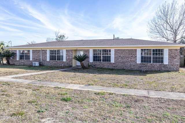 single story home with a front lawn