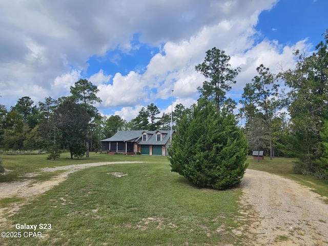 view of front facade with a front yard