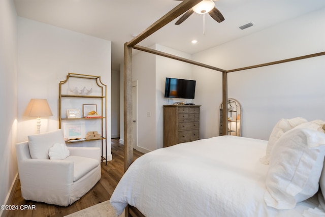 bedroom featuring recessed lighting, wood finished floors, visible vents, and ceiling fan