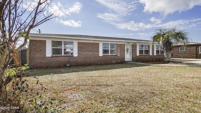 ranch-style house featuring a front lawn