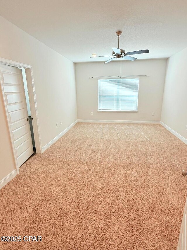 dining area with sink and ceiling fan